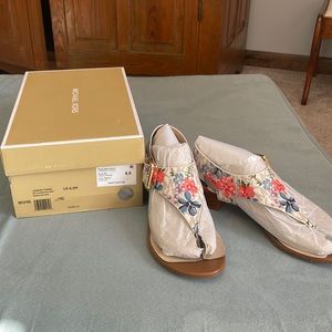 NWT Michael Kors London Thong Sandals
